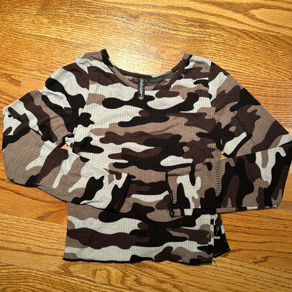 PixieLane camo cropped long sleeve tee super stylish and comfortable